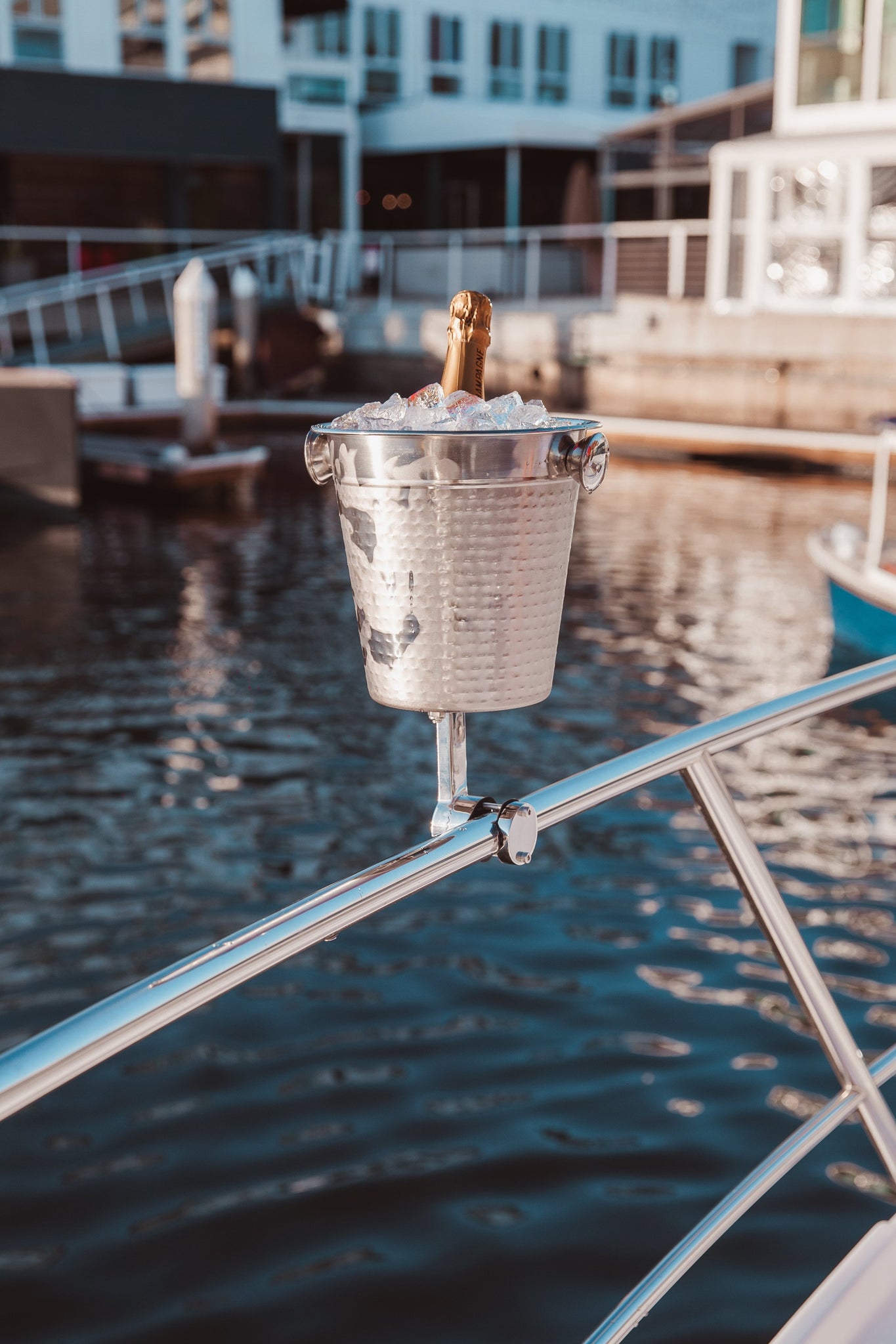 BEV BUCKET - Horizontal Rail Mount